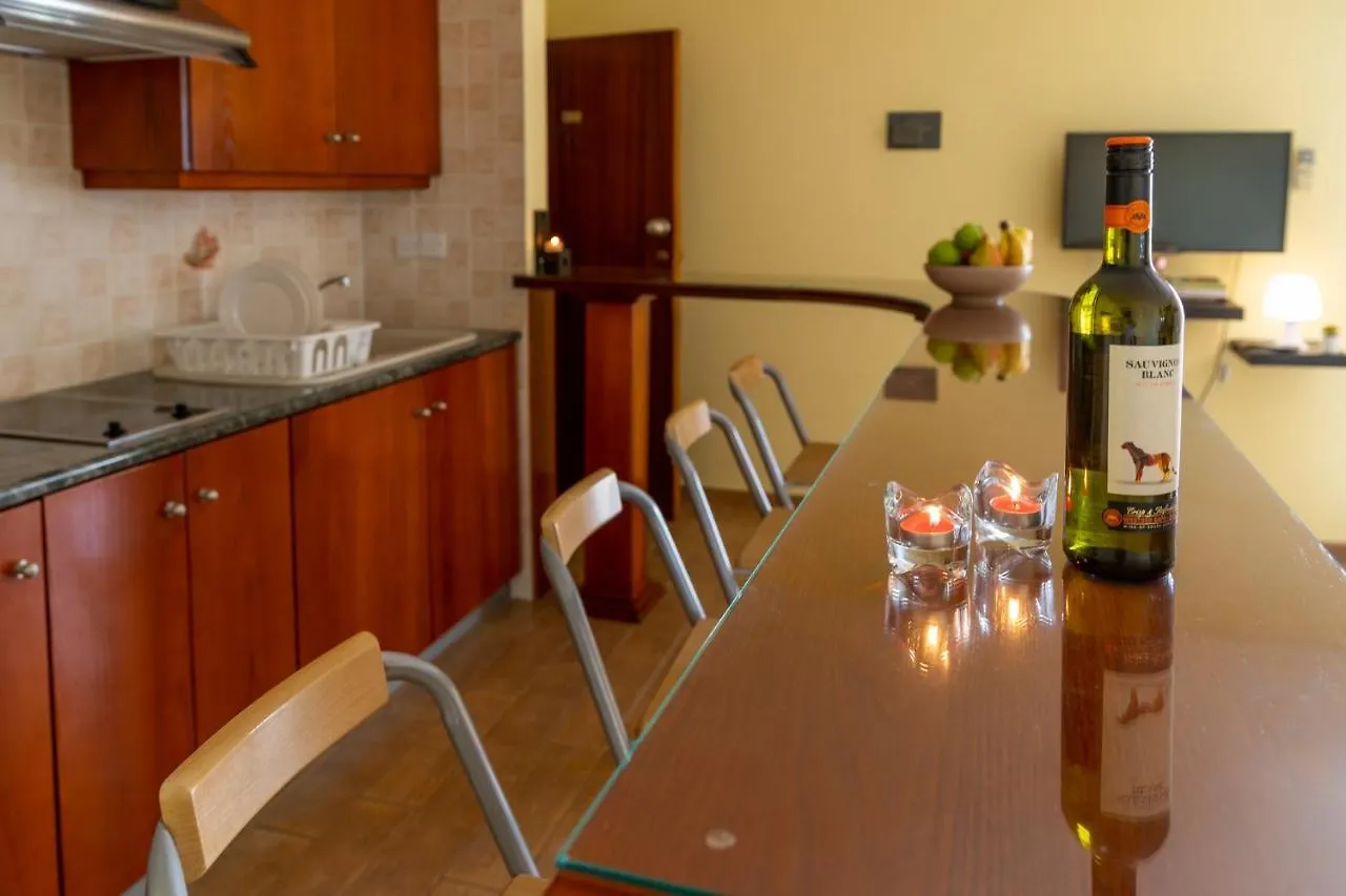 Stay Gold Feathers Apartment Айя-Напа