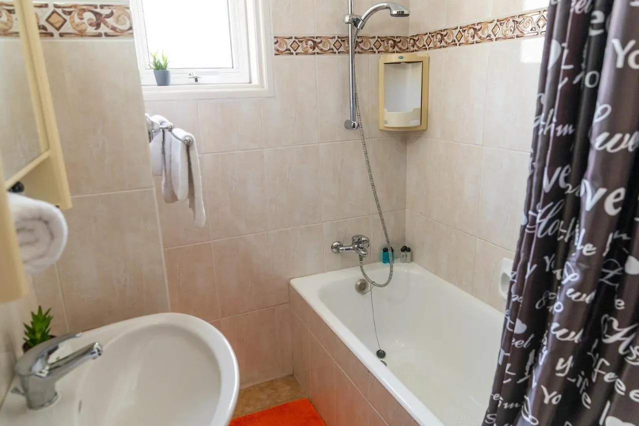 Stay Gold Feathers Apartment Айя-Напа