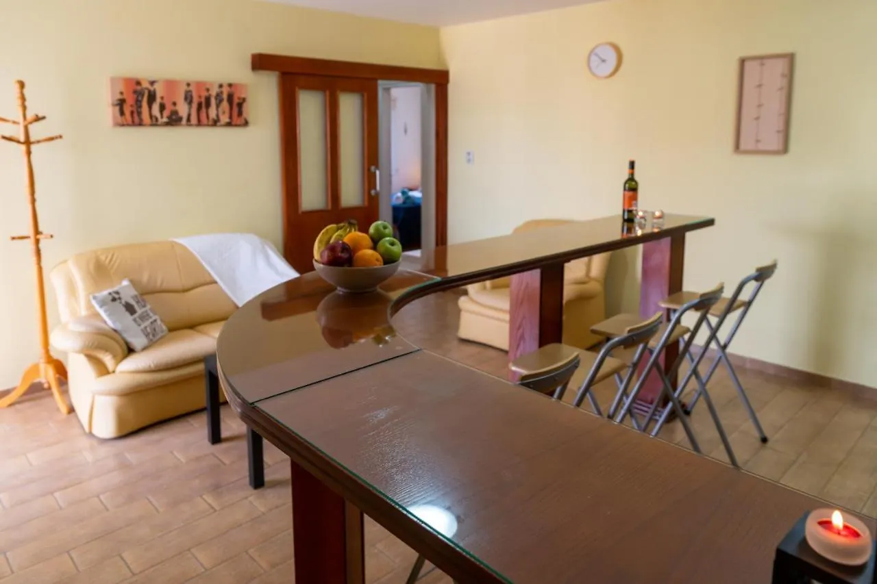 Stay Gold Feathers Apartment Айя-Напа