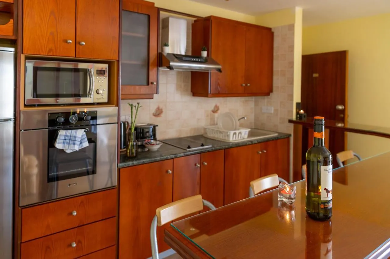 Stay Gold Feathers Apartment Айя-Напа