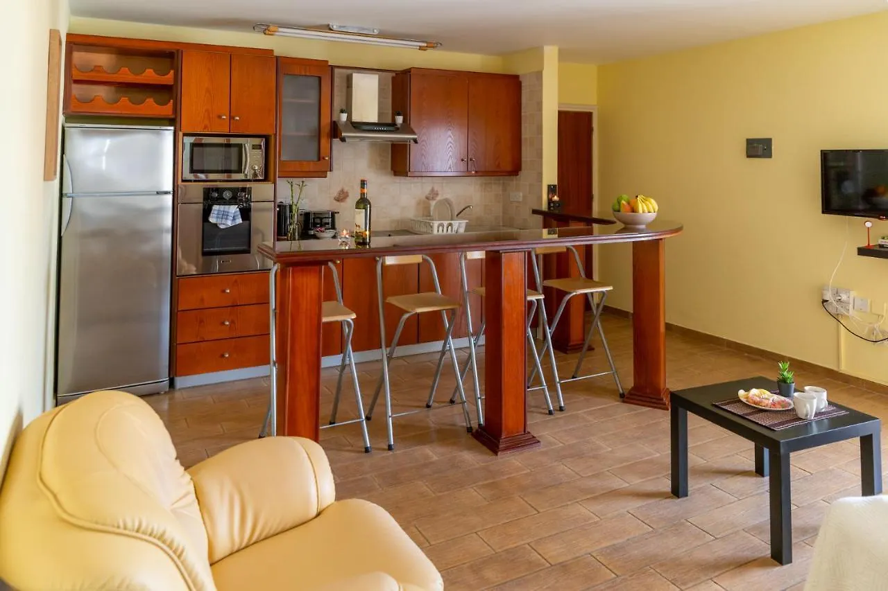 Stay Gold Feathers Apartment Айя-Напа