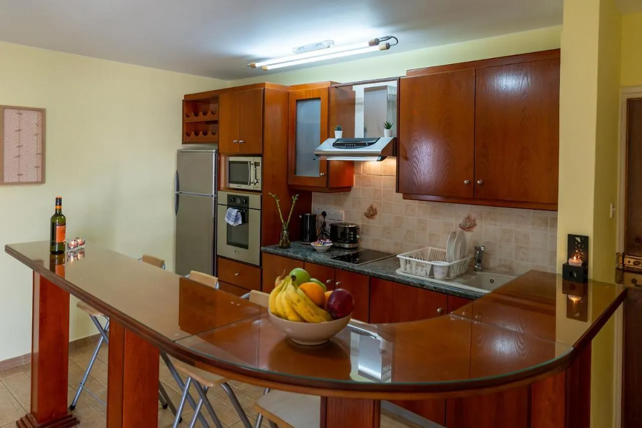 Stay Gold Feathers Apartment Айя-Напа