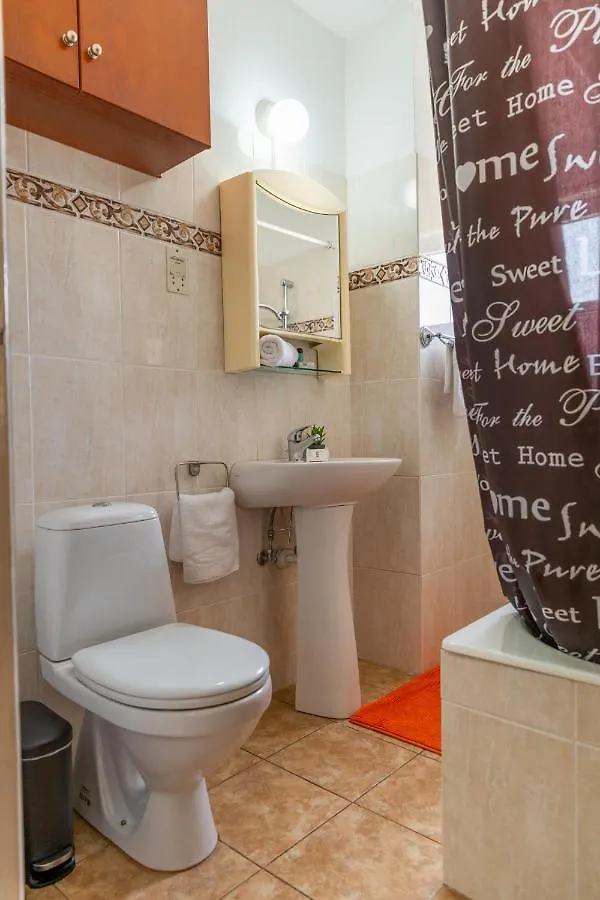 Stay Gold Feathers Apartment Айя-Напа