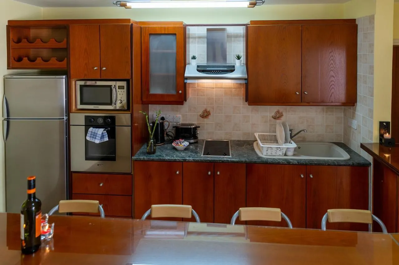 Stay Gold Feathers Apartment Айя-Напа 0*,