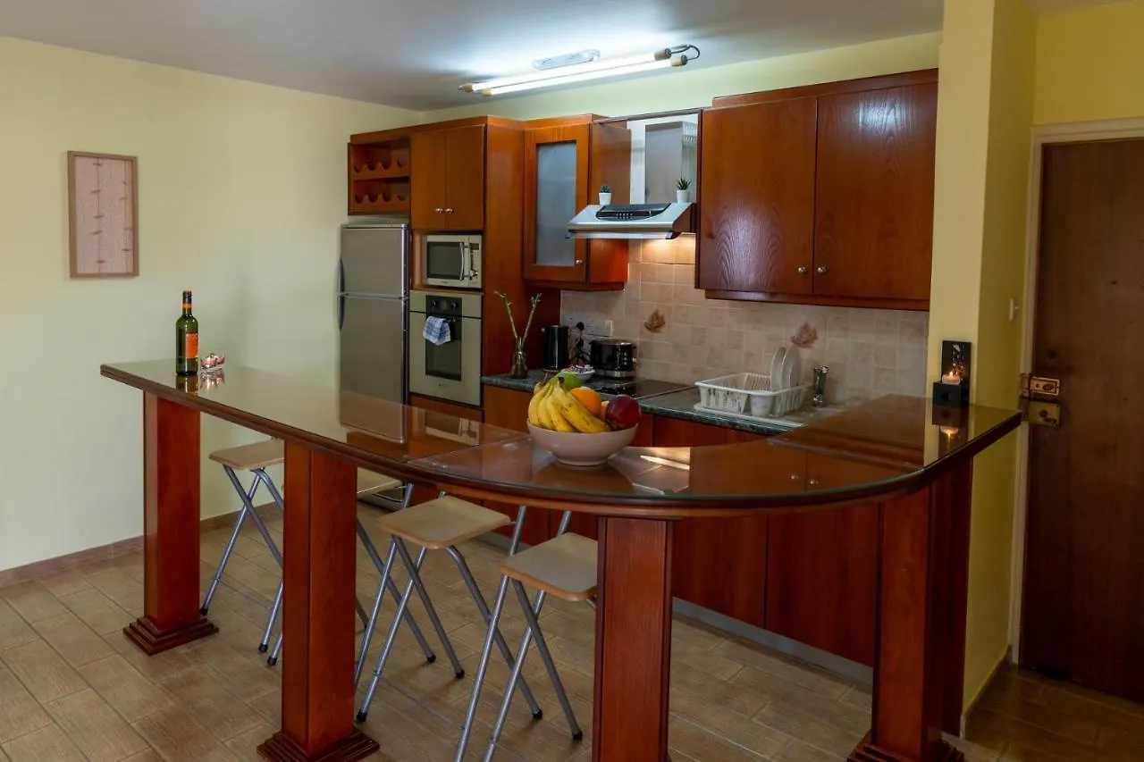 Stay Gold Feathers Apartment Айя-Напа 0*,