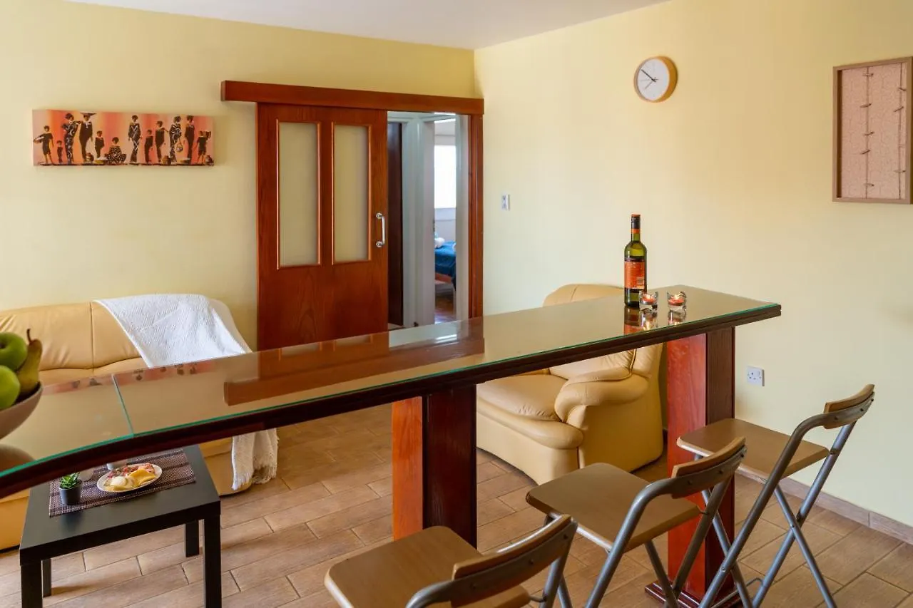 Stay Gold Feathers Apartment Айя-Напа