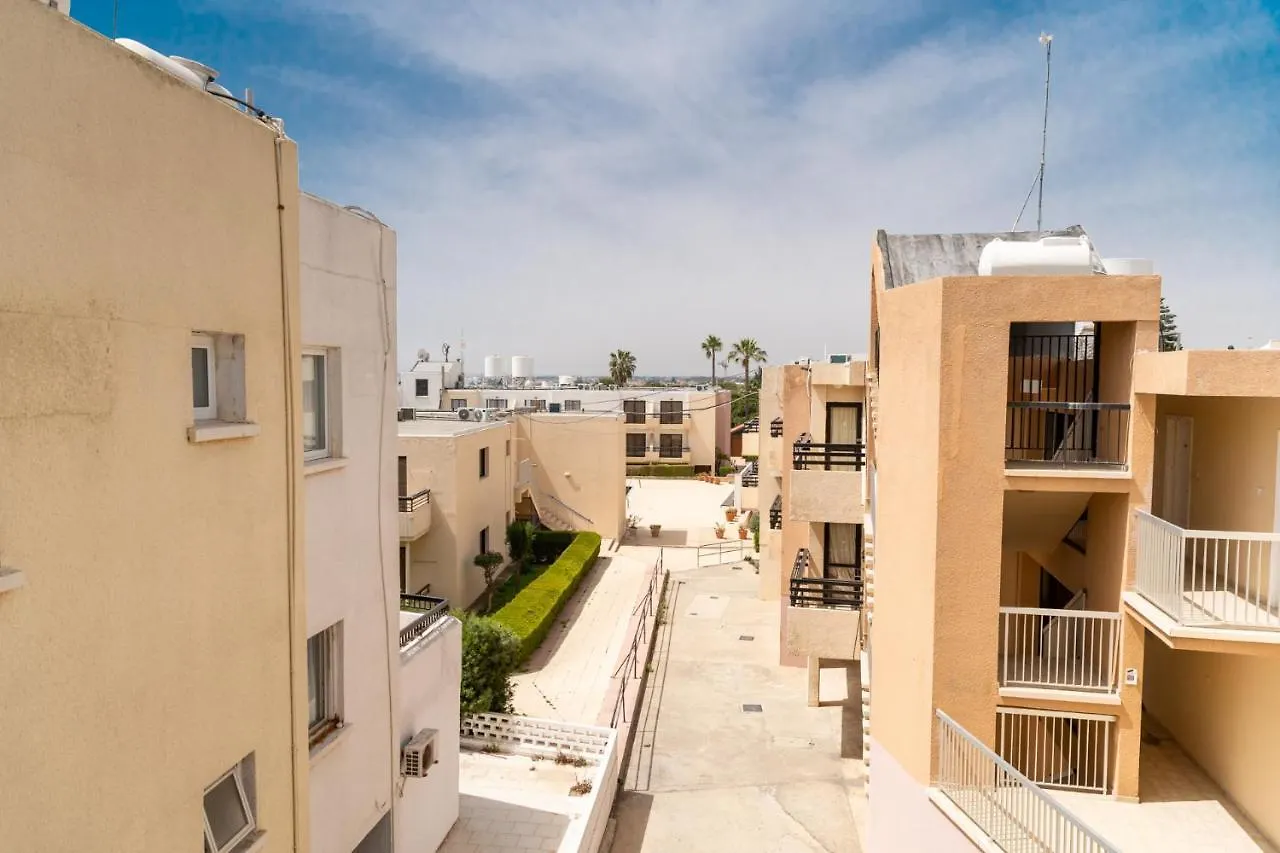 Stay Gold Feathers Apartment Айя-Напа