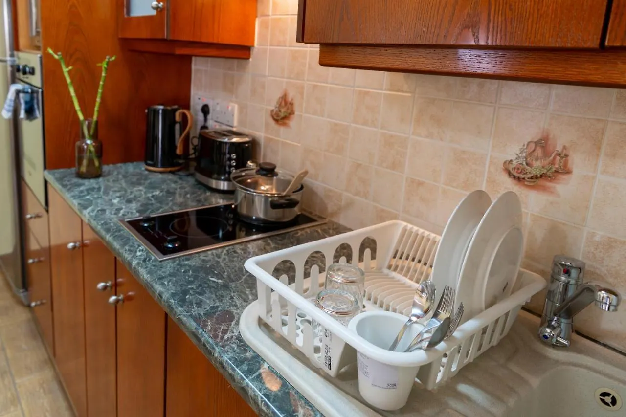 Stay Gold Feathers Apartment Айя-Напа