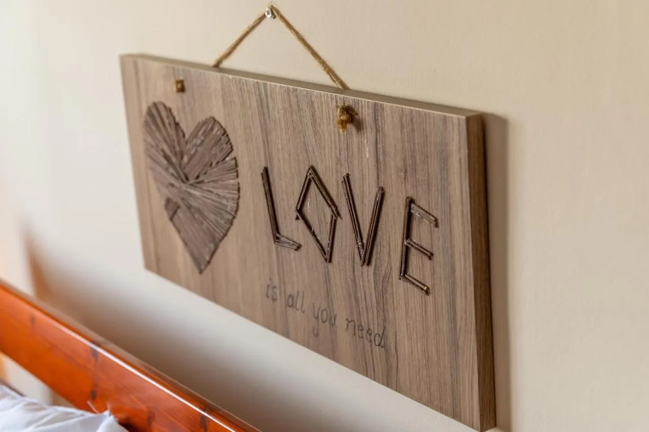 Stay Gold Feathers Apartment Айя-Напа