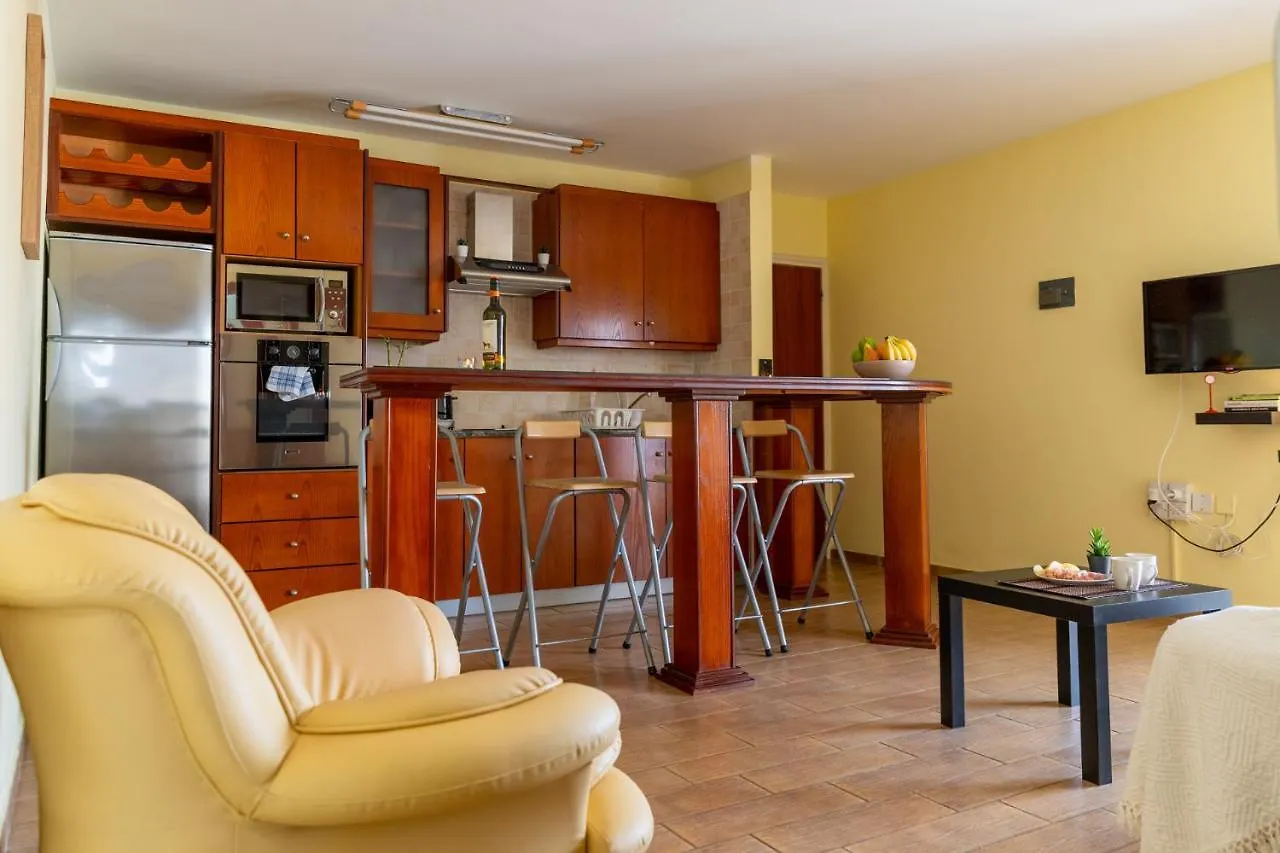 Stay Gold Feathers Apartment Айя-Напа