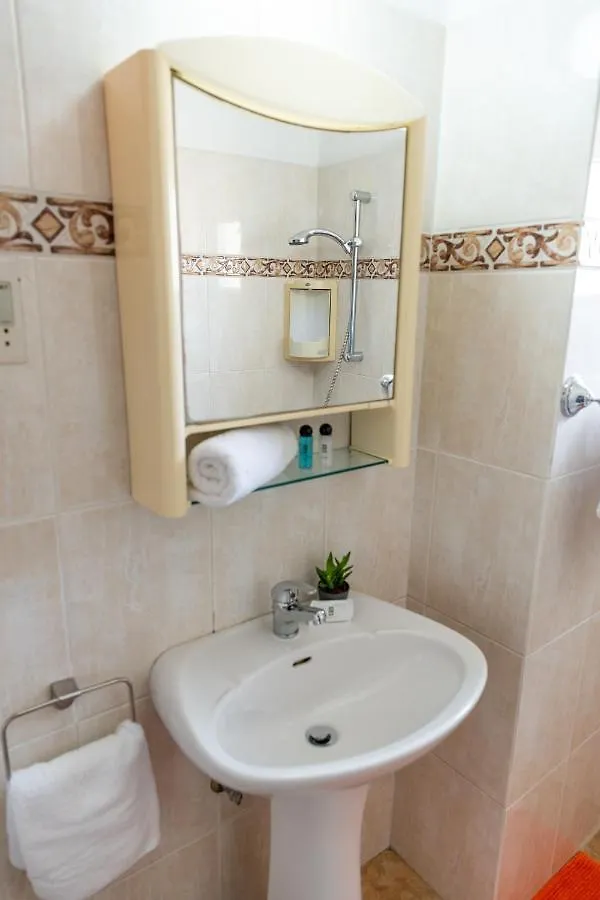 Stay Gold Feathers Apartment Айя-Напа 0*,