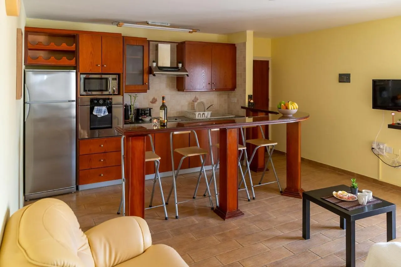 Stay Gold Feathers Apartment Айя-Напа